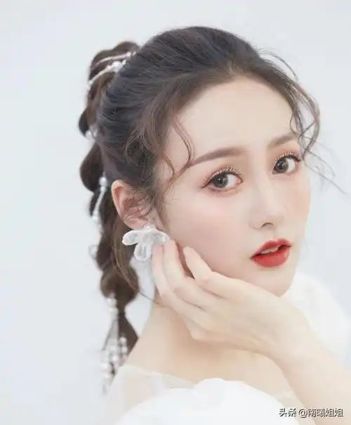 八字刘海配马尾图片3