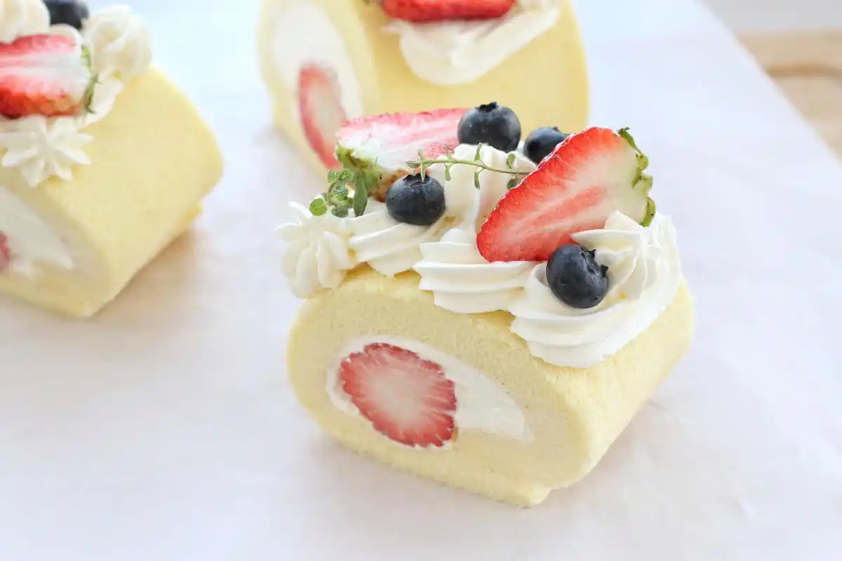 美到无法呼吸,高颜值草莓蛋糕卷,香甜细腻不含添加剂,比买的好