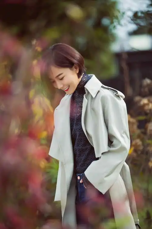 王珞丹写真大片曝光眼神有戏飒爽帅气