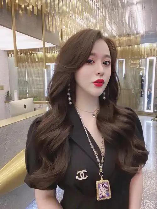 八字刘海长发大波浪女神卷发