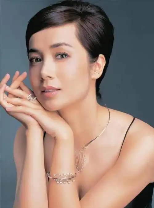 看了蒋雯丽的旧照才明白顾长卫王全安为啥相继沦陷,千娇百媚