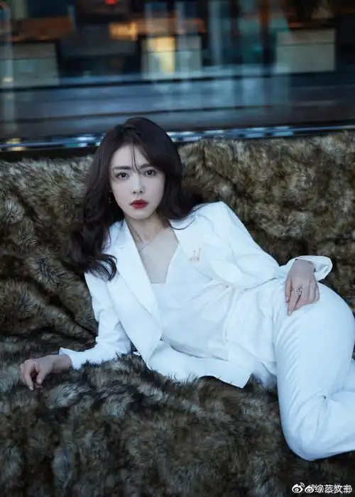 蔡文静西装路透气场##蔡文静开拍吧电影路透生图状态