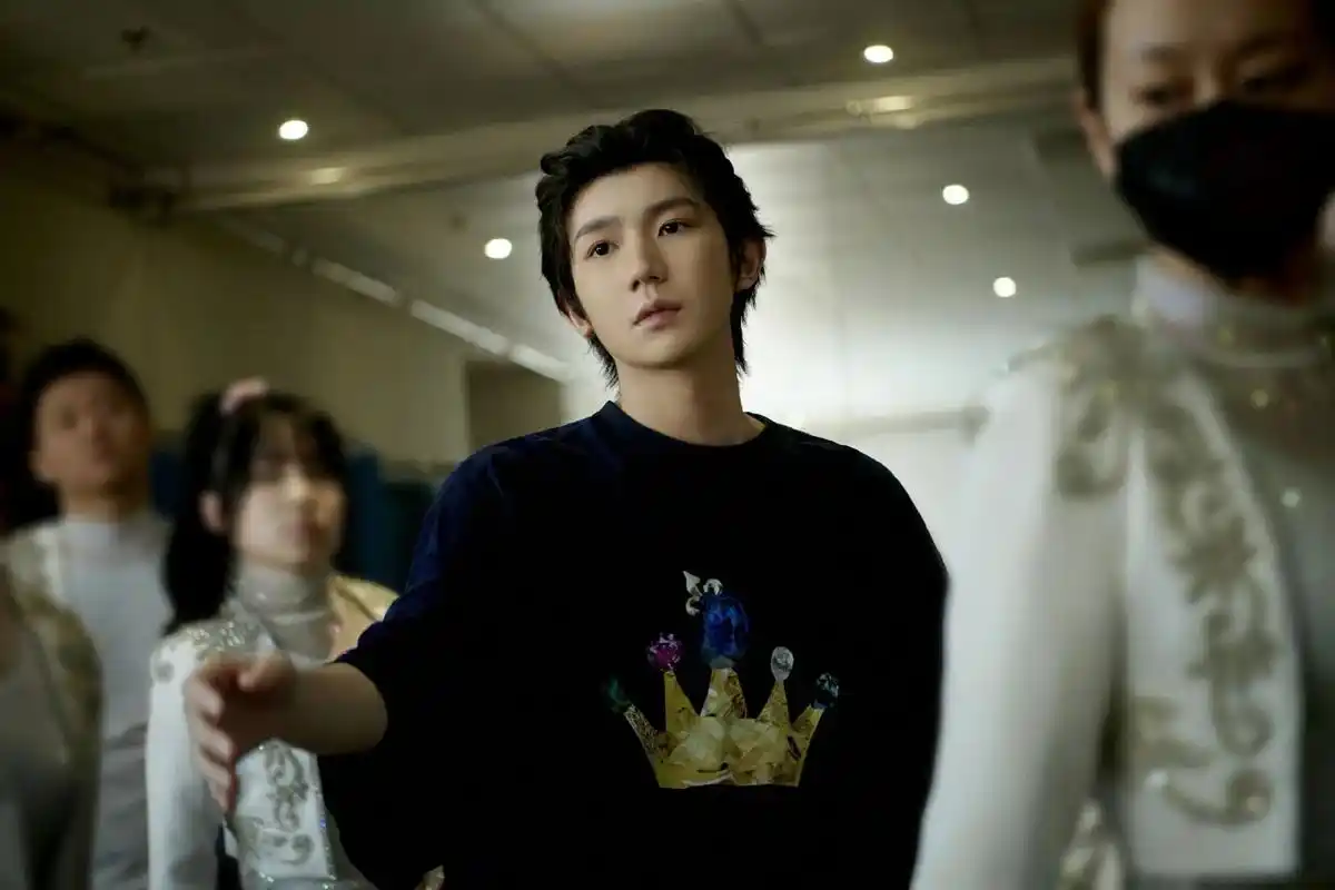 王源##王源江苏卫视跨年晚会彩排照#   《new boy - 抖音