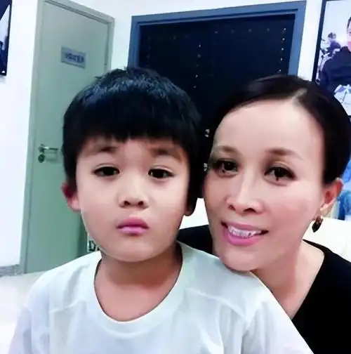 回顾孟桐39岁爱上未婚生子的那英爱妻子就爱她的全部