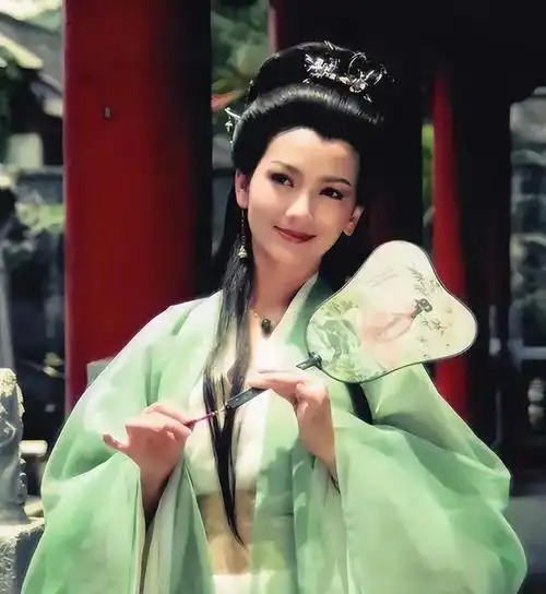 《新白娘子传奇》为何要找女人演许仙?时隔12年,赵雅芝说出原因