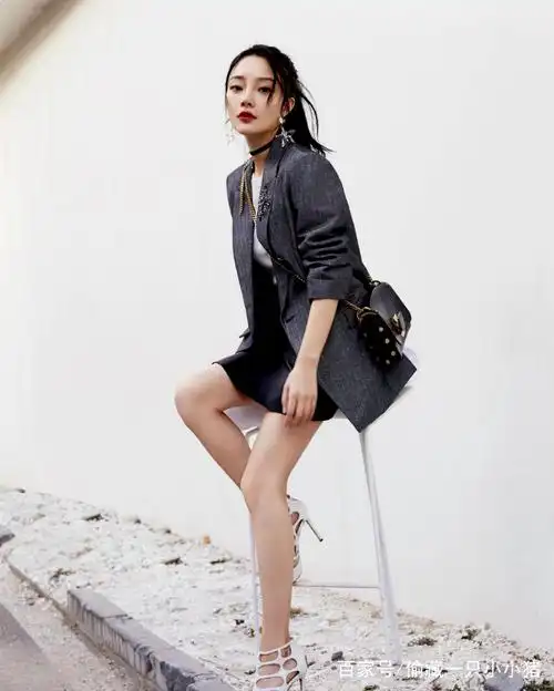 李小璐:娇柔不可方物,美好身材十分诱人!