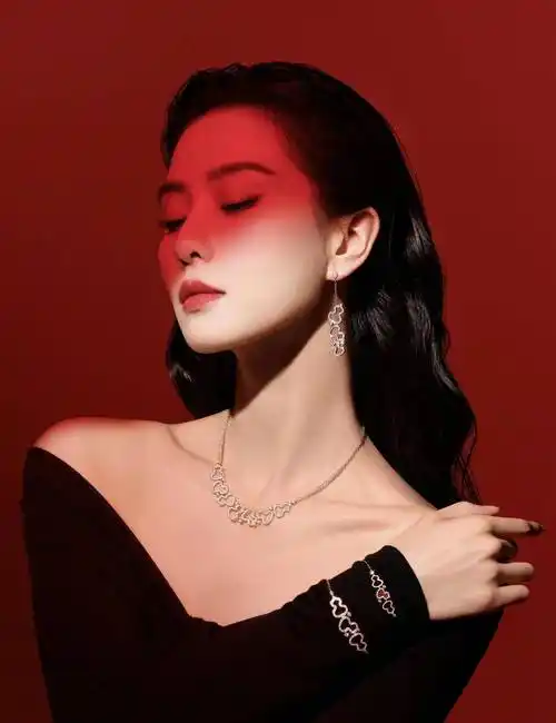 刘诗诗时尚写真:天生丽质,芳华绝代