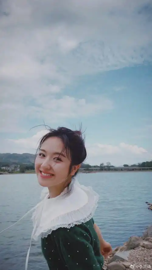 李兰迪晒海边照##李兰迪海边氛围感大片