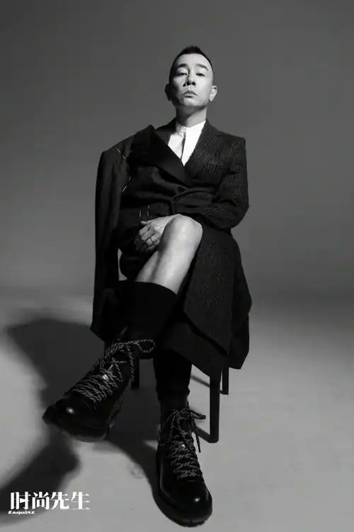 陈小春寸头封面##陈小春时尚先生12月刊封面