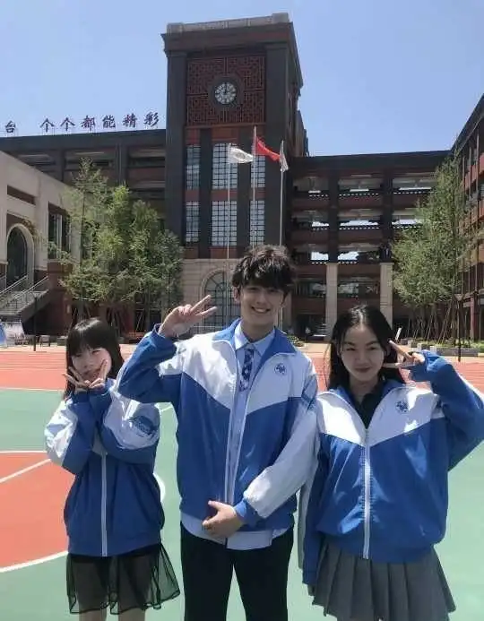 吴磊毕业照曝光,同班同学女生好多男生好少,女同学秒变迷妹!