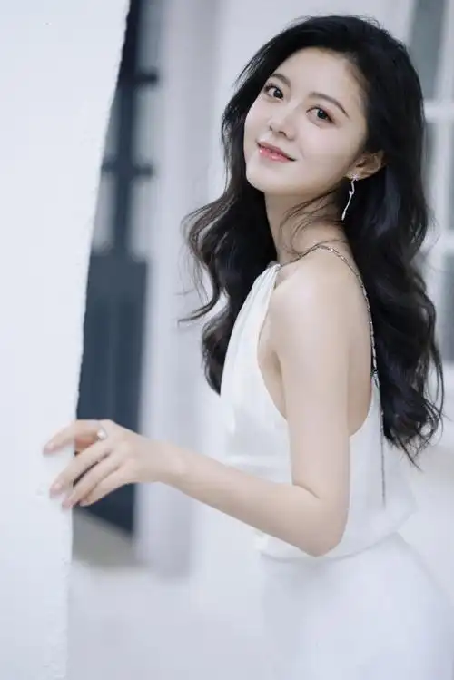 #赵今麦高马尾白西装#