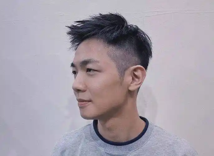 男生夏天留这几款潮流短发,阳光又帅气_发型_头发_造型