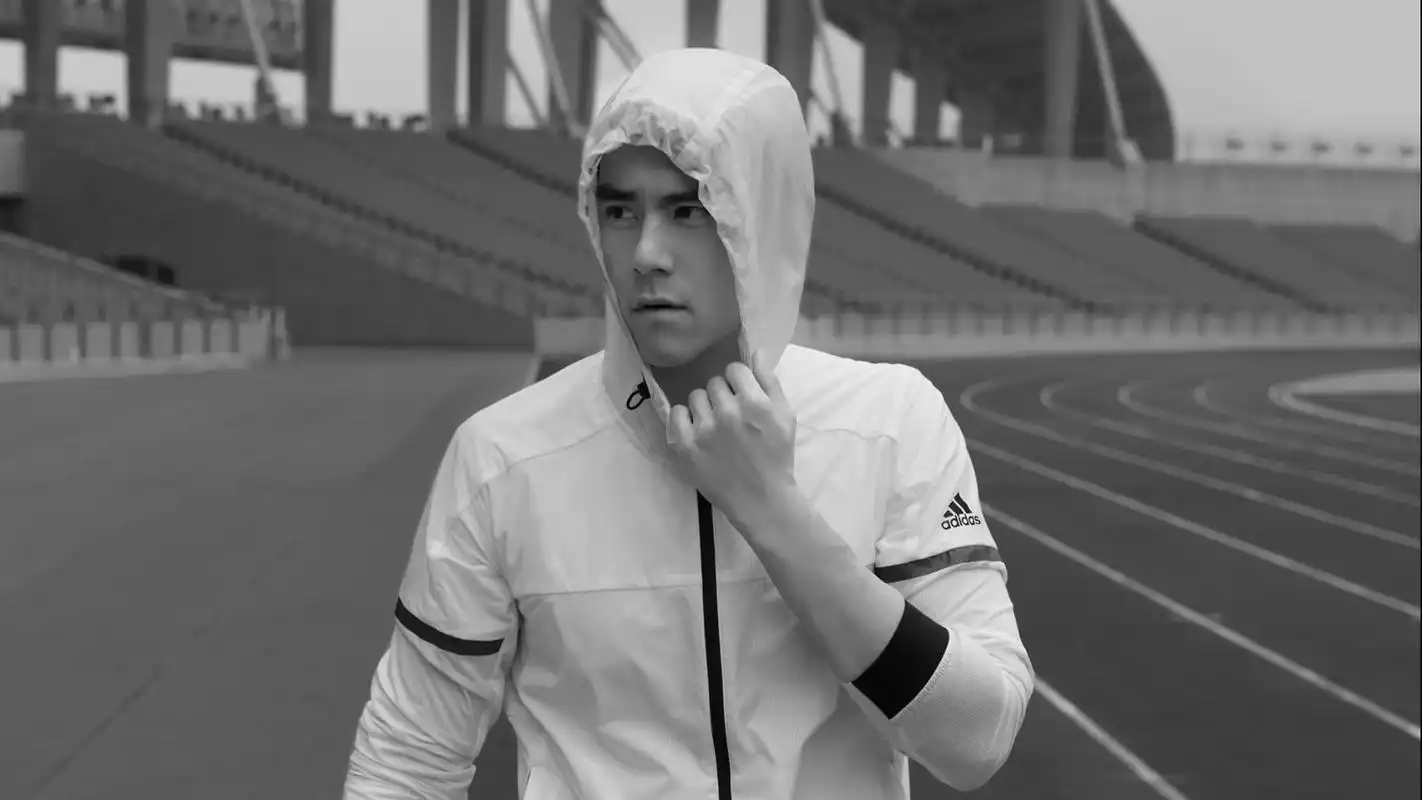 型男帅哥彭于晏阿迪达斯运动写真图片桌面壁纸高清大图预览1920x1200