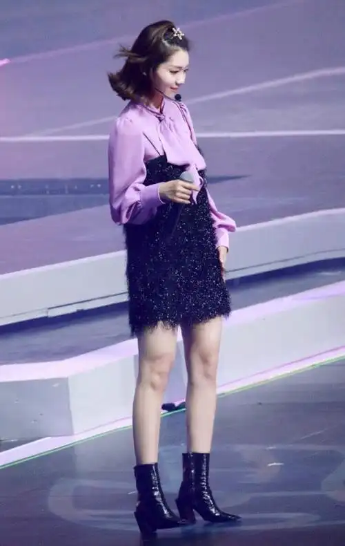 段奥娟瘦身后太傲娇鞋跟12cm却细到几乎隐形真怕她摔了