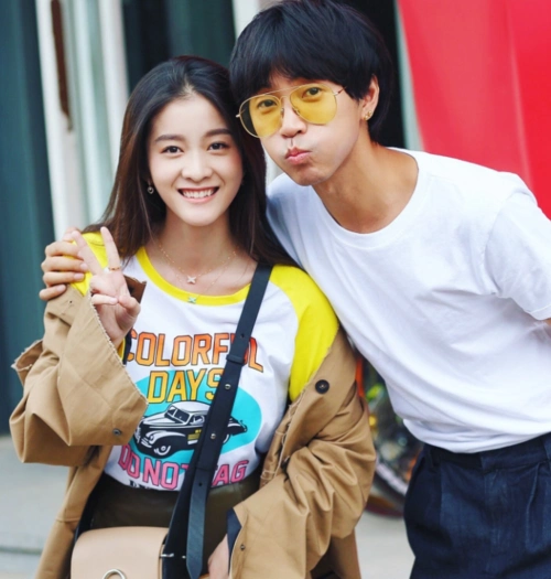 原来这个男生根本就不是张雪迎的男朋友,也而是她的男闺蜜,名字叫做韩