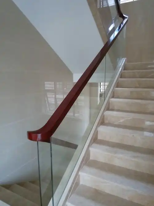 东莞市尚品木业: 专业生产加工全实木扶手,落地窗台护拦,钢木楼梯