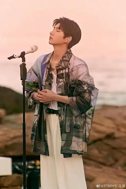 影视歌全面生花的王源21岁不断成长不断惊喜让我们更加期待22岁的