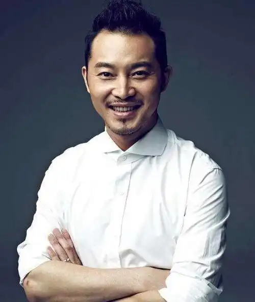 虽然他们在看起来似乎没什么年龄差,甚至胡可看起来还比沙溢年轻一些