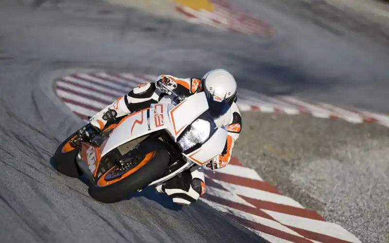 ktm rc8 r 2560*1600
