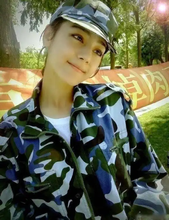 迪丽热巴,出道前老照片,好看的人一直好看.