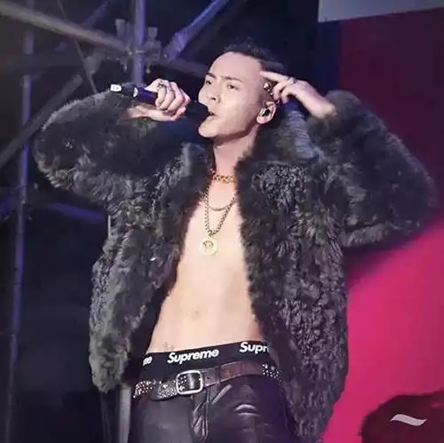 陈伟霆身材好到爆人鱼线子弹肌有没有被帅到心上闲置