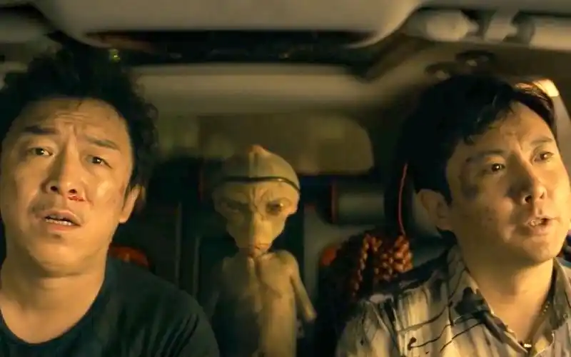 【ng】来介绍一部用外星人酿酒的电影《疯狂的外星人》