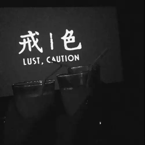 世人万千 你在难遇我> @清欢别事d高冷/背景图/黑白