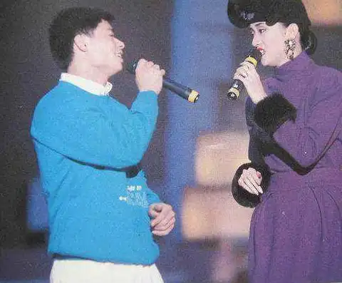 原创李宁当年有多火去香港为梅艳芳颁奖何鸿燊在台下静静听他唱歌