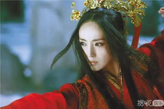 亦或是《神雕侠侣》里的最美祖师婆婆林朝英↓还是《八大豪侠》里温柔