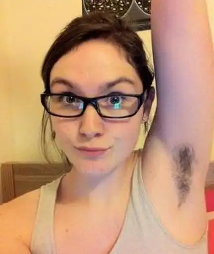 镜头下:真正的美女敢于露出腋毛,她们美得真实自然