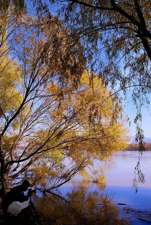 秋天的刘家峡风光.位于甘肃永靖县,全中国笫一个黄河水电站.