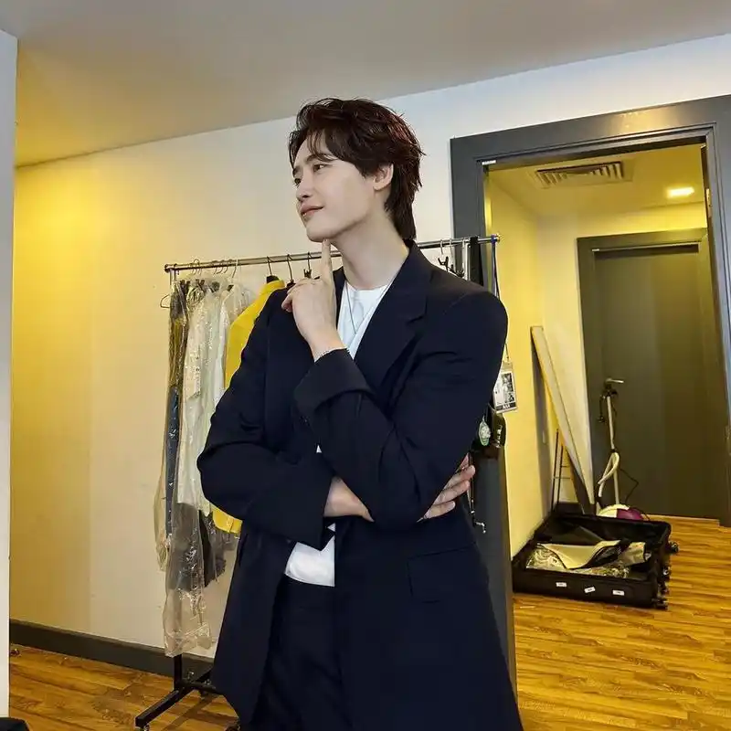 明星动态# #明星穿搭# #李钟硕