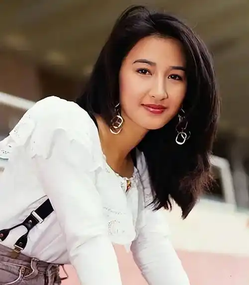 原创关咏荷tvb第一位视后巅峰期下嫁穷小子30年0绯闻