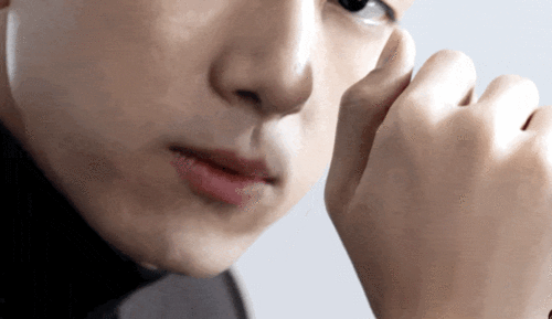 卡地亚公开李现全新宣传短片 举手投足间尽显优雅利落_手机搜狐网