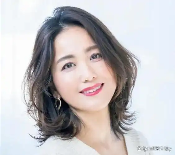 女人过了45岁别乱剪头发!今年流行这4款"发型",减龄显气质