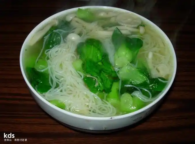 白玉菇青菜粉丝汤