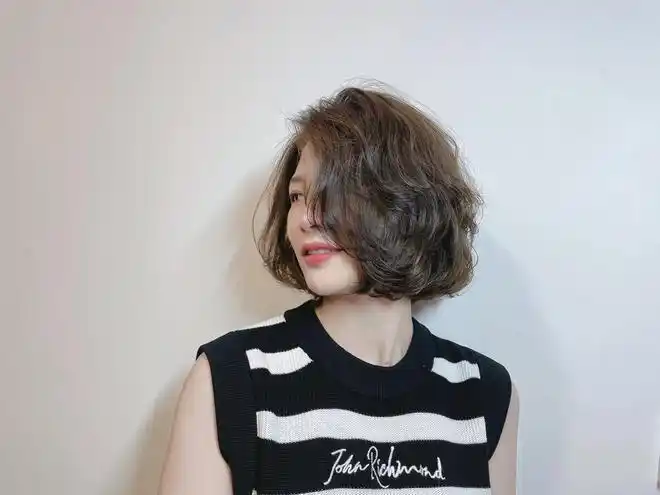 女士短发别乱剪,最火还是这三种,清爽自然真时尚|发型|碎发|蓬松短发
