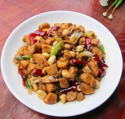 川菜宫保鸡丁作为家常菜,普普通通,竟还有这些功能