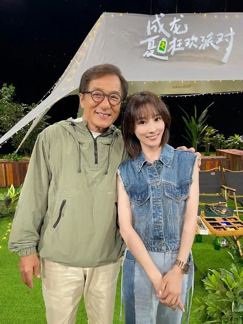 谢楠晒与郑业成徐志胜合照#,#谢楠晒与成龙合照# 看到这里我9155