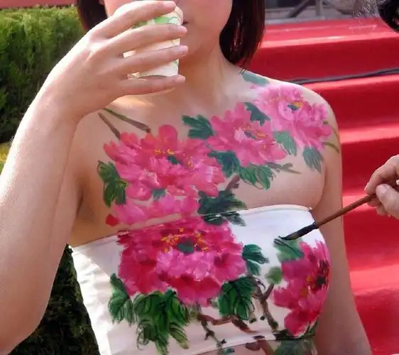 10月 国际乳腺防治月 现场人体彩绘组图