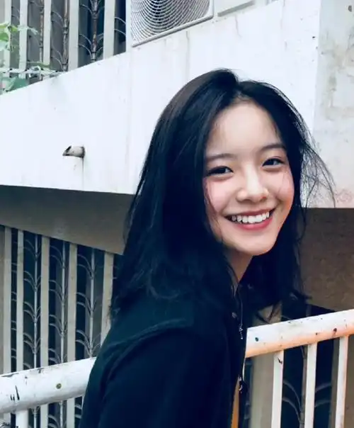 《小欢喜》里的英子李庚希,资源好到离谱,背景到底有多深