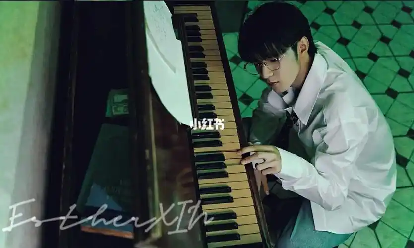 不知道说点啥了 帅到失语#刘耀文  #时代少年团刘耀文  #港风  #壁纸