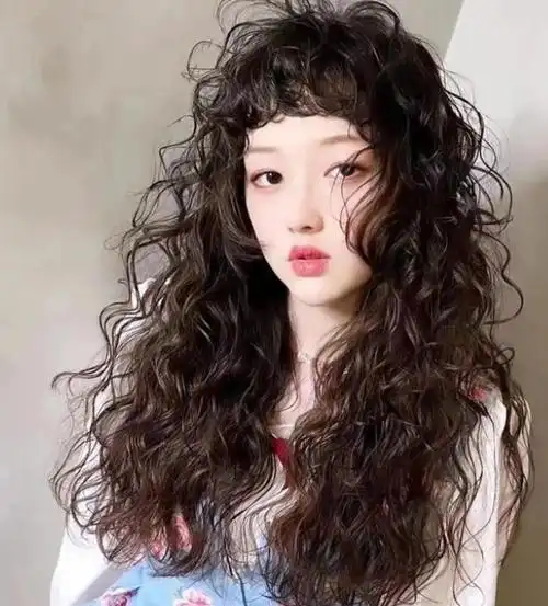 今年流行满头烫小卷发 最显发量的复古风烫发_女生烫发 - 美发站