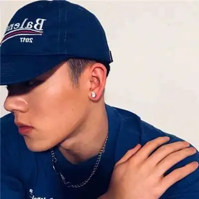 2020抖音最火男生头像霸气高冷汇报一下今天我也很喜欢你