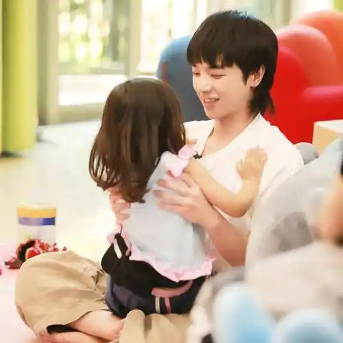 网友:看看华晨宇的背景就知道了_郑爽_回应_花花