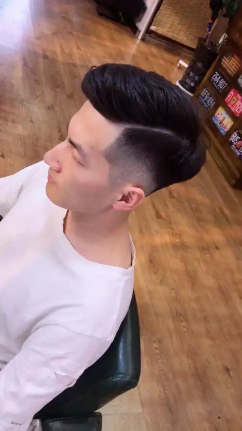 青龙短发 一款侧背造型烫推荐给大家 喜欢收藏哦