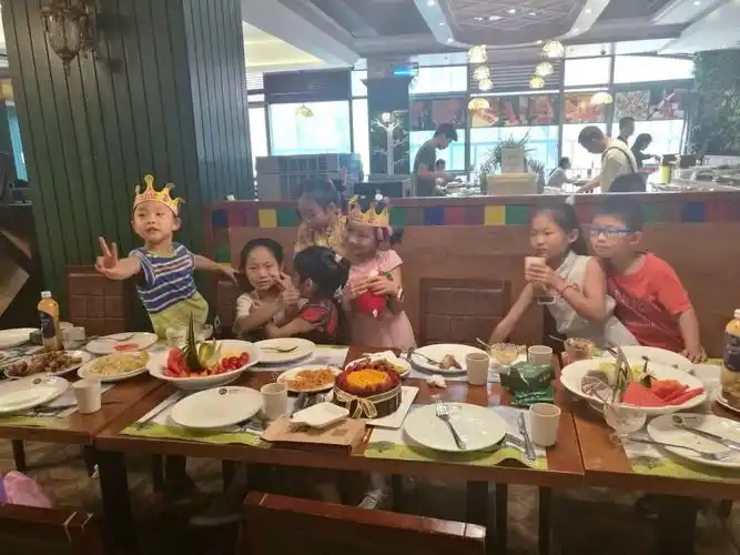 我和同学过生日