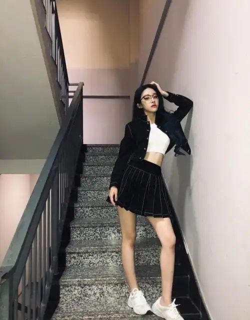 路人镜头下的喻言好抢眼几乎脱离组合活动负面新闻影响很大