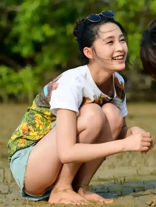 "霸屏女神"李沁:出演多部知名影片,近况曝光疑似私生活曝光!