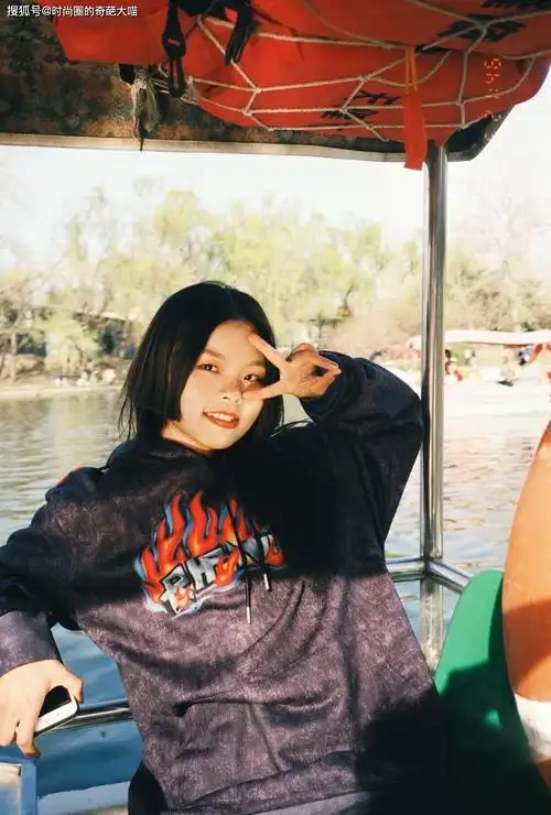 cindy脱胎换骨瘦出尖下巴辣妹感十足不复从前人见人骂丑娃娃